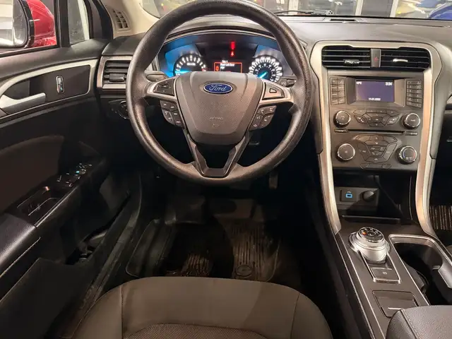 2017 Ford Fusion 4dr Sdn SE FWD - Photo 15