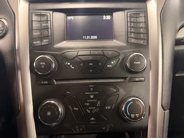 2017 Ford Fusion 4dr Sdn SE FWD - Photo 18