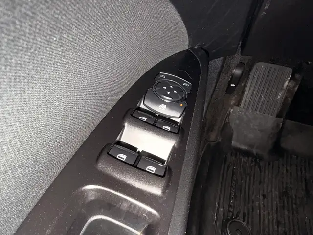 2017 Ford Fusion 4dr Sdn SE FWD - Photo 23