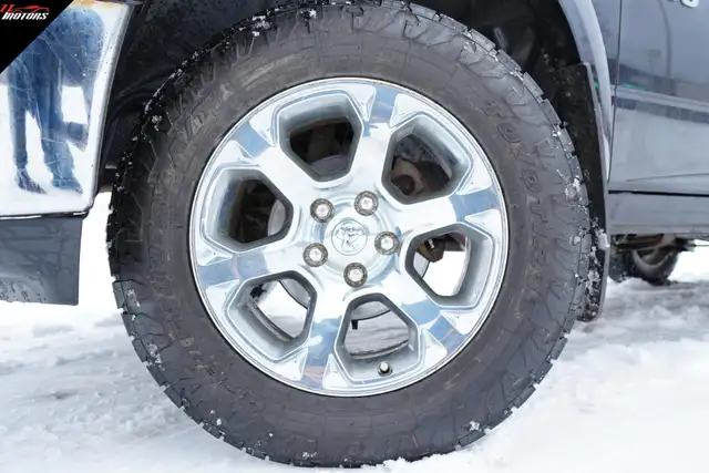 2017 Ram 1500 4X4 Quad Cab 140.5' Laramie | HEMI | CERTIFIED - Photo 9