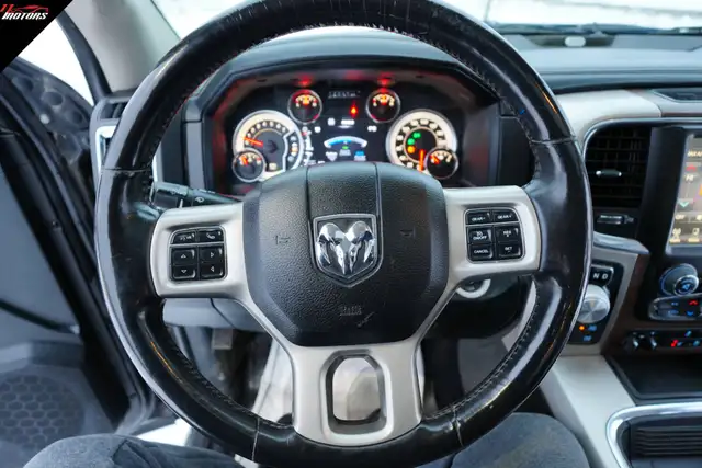 2017 Ram 1500 4X4 Quad Cab 140.5' Laramie | HEMI | CERTIFIED - Photo 18