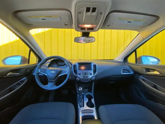 2017 Chevrolet Cruze LT - SUNROOOF, BLUETOOTH, HEATED SEATS - Photo 9