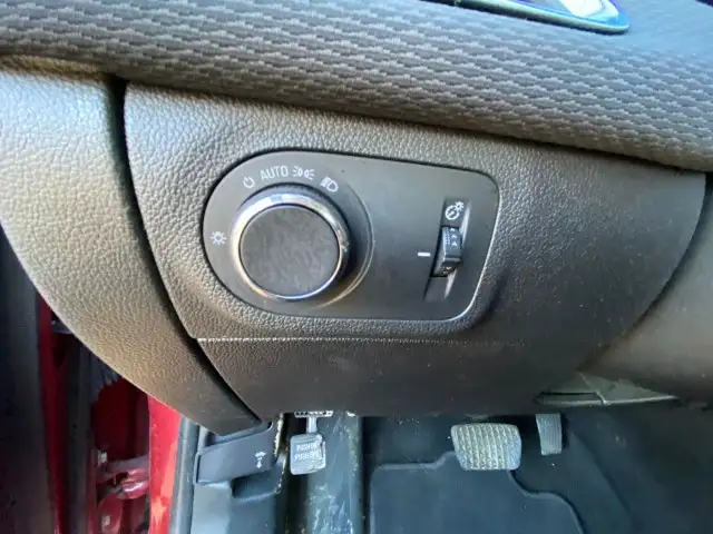 2017 Chevrolet Cruze LT - SUNROOOF, BLUETOOTH, HEATED SEATS - Photo 11