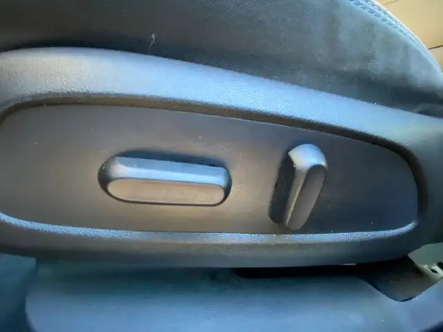 2017 Chevrolet Cruze LT - SUNROOOF, BLUETOOTH, HEATED SEATS - Photo 13