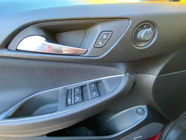 2017 Chevrolet Cruze LT - SUNROOOF, BLUETOOTH, HEATED SEATS - Photo 14