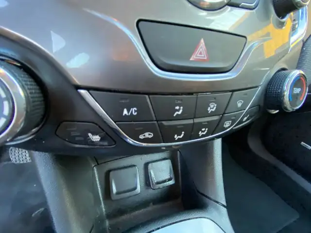 2017 Chevrolet Cruze LT - SUNROOOF, BLUETOOTH, HEATED SEATS - Photo 18