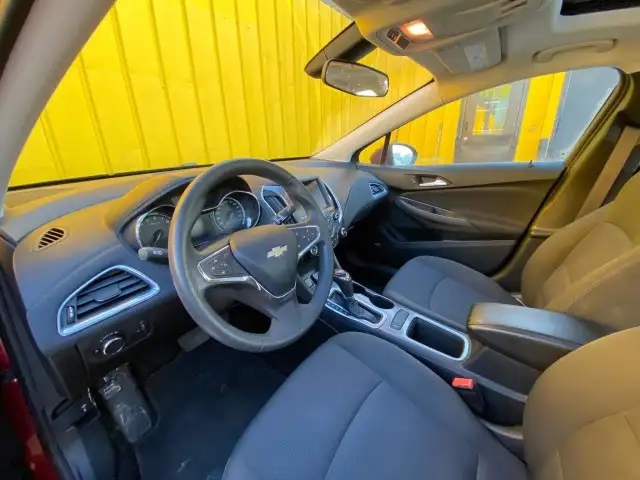 2017 Chevrolet Cruze LT - SUNROOOF, BLUETOOTH, HEATED SEATS - Photo 22