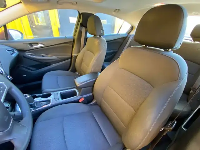 2017 Chevrolet Cruze LT - SUNROOOF, BLUETOOTH, HEATED SEATS - Photo 23