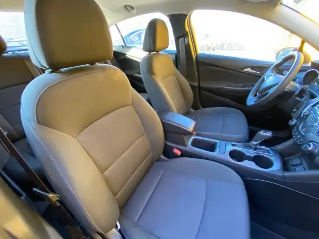 2017 Chevrolet Cruze LT - SUNROOOF, BLUETOOTH, HEATED SEATS - Photo 27