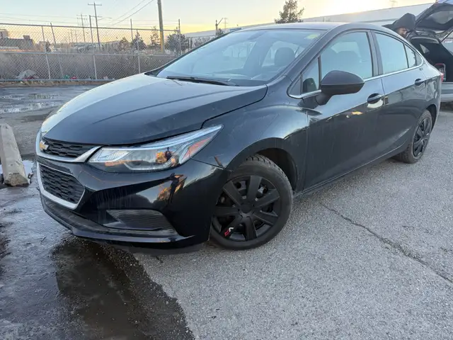 2017 Chevrolet Cruze 4dr Sdn 1.4L LT w/1SD - Photo 2