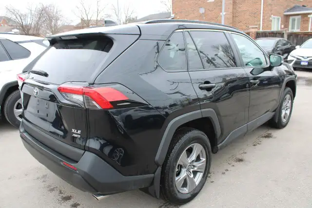 2024 Toyota RAV4 XLE - Photo 4