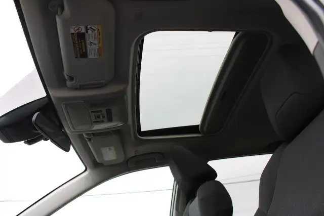 2024 Toyota RAV4 XLE - Photo 7