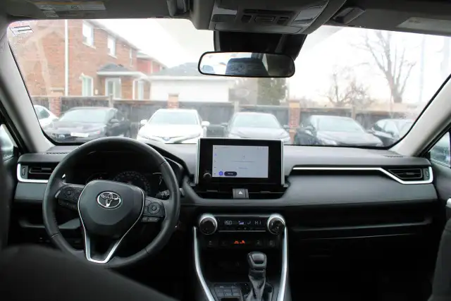 2024 Toyota RAV4 XLE - Photo 8