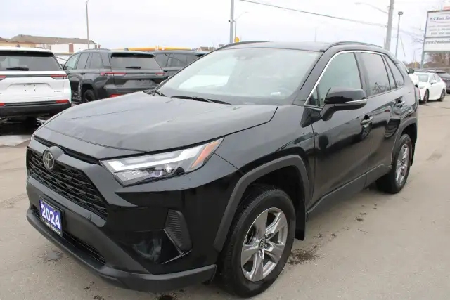 2024 Toyota RAV4 XLE - Photo 13