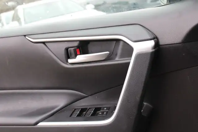 2024 Toyota RAV4 XLE - Photo 15