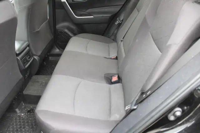 2024 Toyota RAV4 XLE - Photo 16