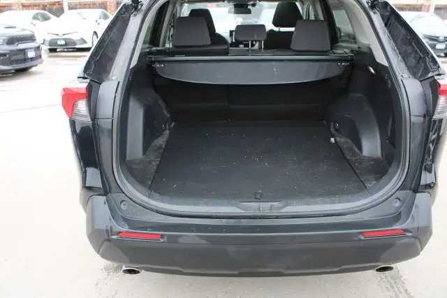 2024 Toyota RAV4 XLE - Photo 17