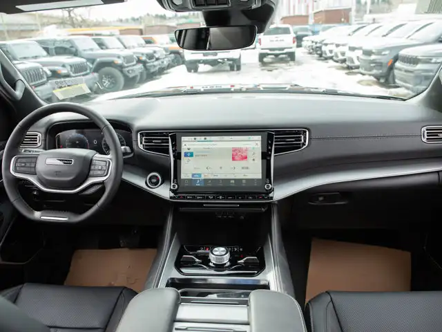 2026 Jeep Grand Wagoneer - Photo 10