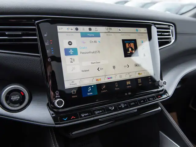 2026 Jeep Grand Wagoneer - Photo 15