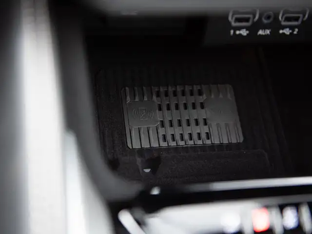 2026 Jeep Grand Wagoneer - Photo 18