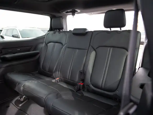 2026 Jeep Grand Wagoneer - Photo 23