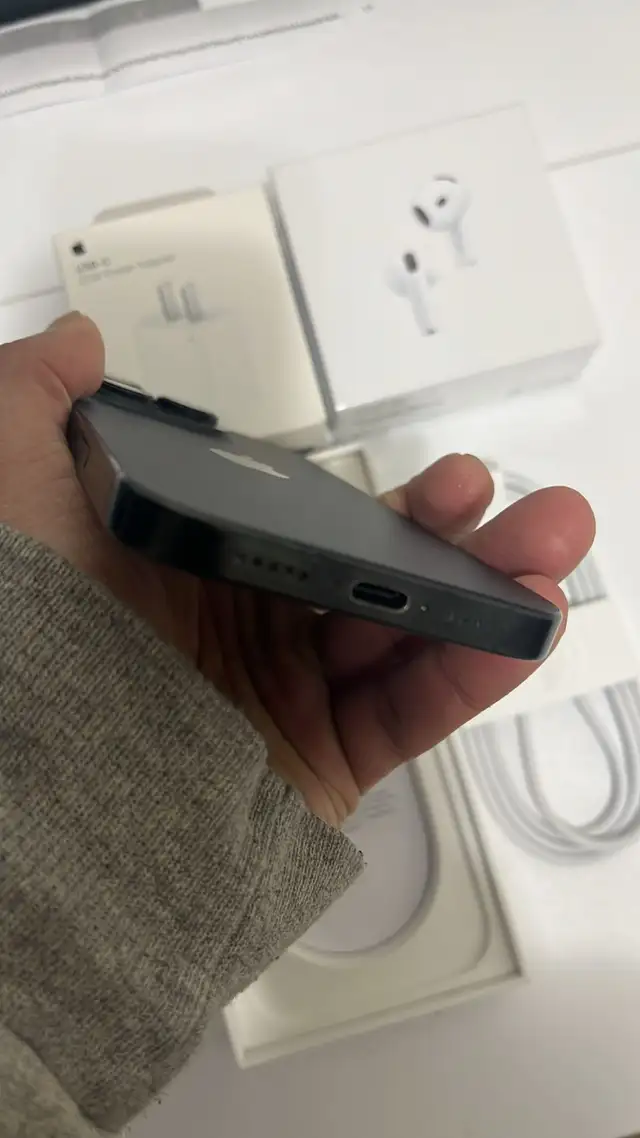 iPhone 16 Pro 128gb 99% battery Airpods/Fast Charger/Delivery - Photo 5