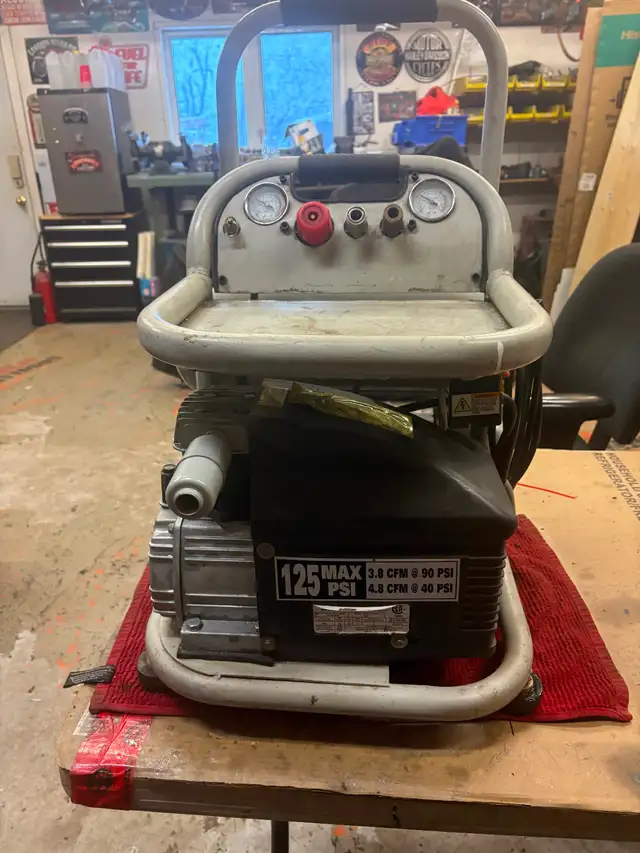 Air compressor - Photo 2