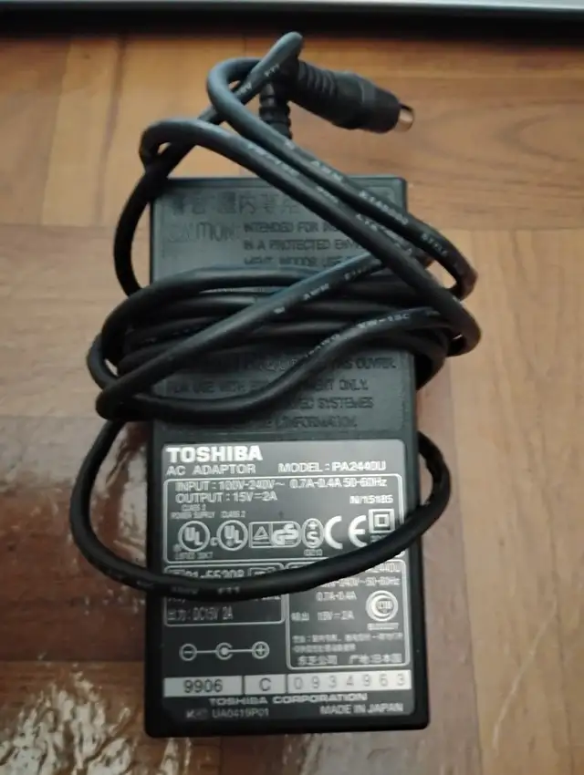 Power Supply Toshiba PA2440U 15V 2A Laptop Charger Satellite