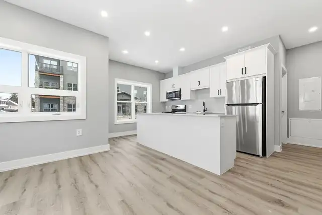 Stunning Two Bedroom Two Bathroom Apartment - Photo 2