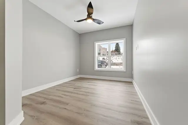 Stunning Two Bedroom Two Bathroom Apartment - Photo 3