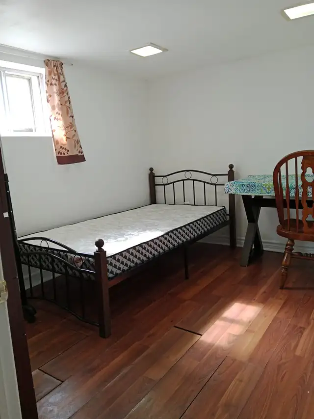 Private Room-Basement-Scarborough-April 1st
