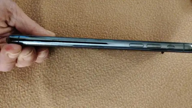 iPhone 11 Pro Max – 256GB (Excellent Condition – For Parts / Re - Photo 3