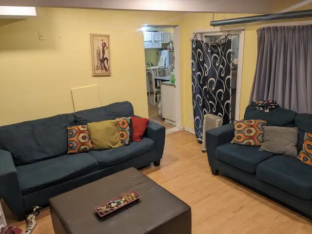 ONE MONTH FREE RENT! c/w ensuite Jacuzzi, 50' 4K TV c/w Netflix, - Photo 8