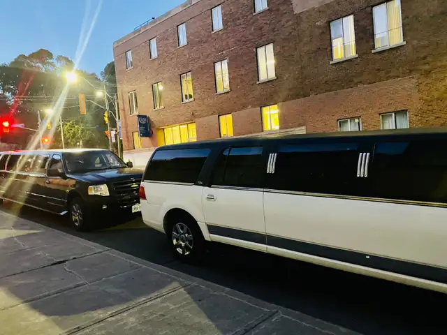 TORONTO LIMOS-HAMILTON LIMOUSINE WEDDING AIRPORT CONCERT CLUB - Photo 4