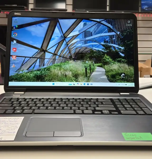 Dell Inspiron 5737 i7-4500U 16Go SSD 480Go Batterie Neuve 15,6po