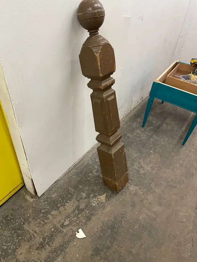 Newel post - Photo 2