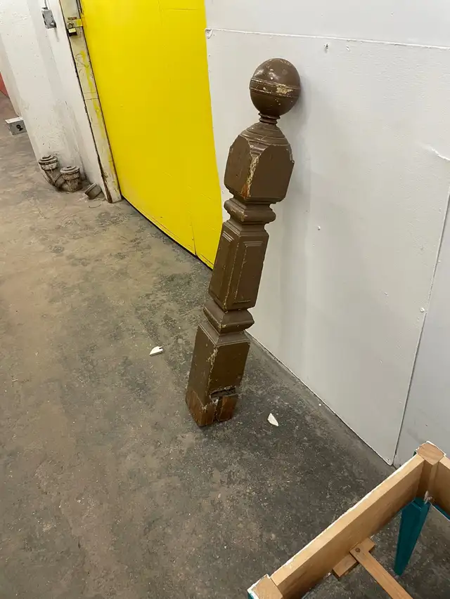 Newel post - Photo 3