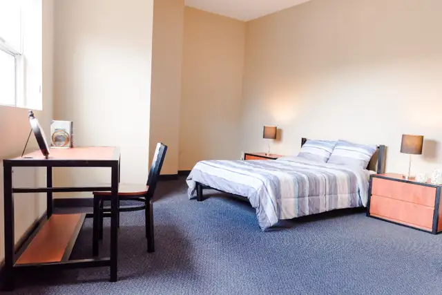 Room with ensuite available for Sep 1st Prime location - Photo 4