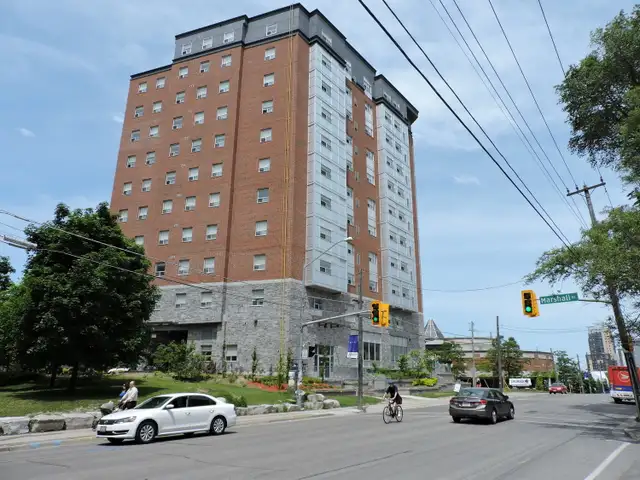 Room with ensuite available for Sep 1st Prime location - Photo 5