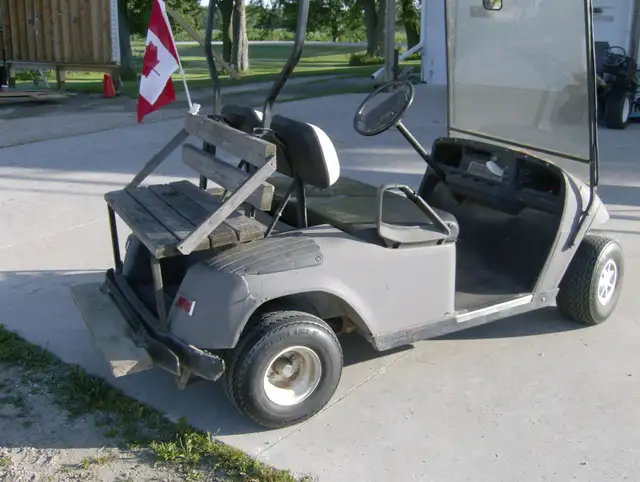 Golf cart - Photo 2