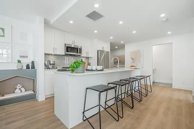 Parque on Park - 2 Bedroom   Den available at 20449 Park Ave, La - Photo 4