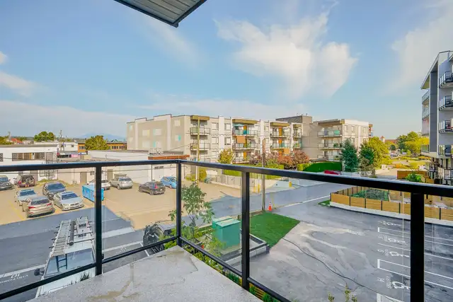 Parque on Park - 2 Bedroom   Den available at 20449 Park Ave, La - Photo 8