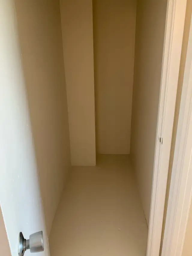 Beautiful, bright 1 bedroom suite for April 1st! - Photo 6