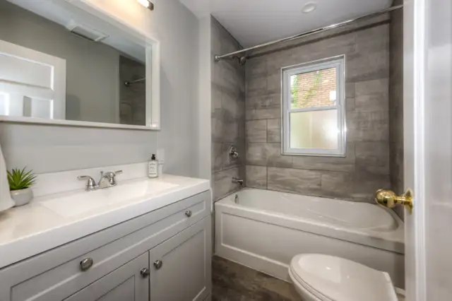 Large 2 Bedroom Apartment for Rent - Photo 5