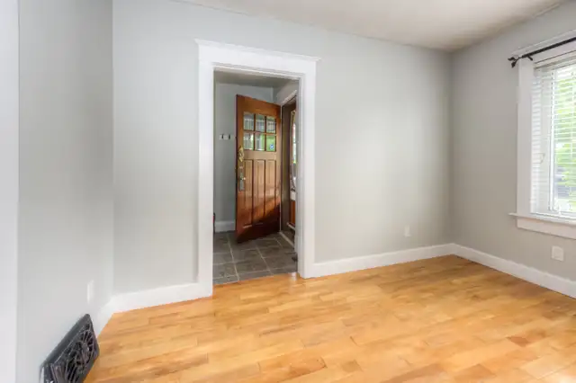 Large 2 Bedroom Apartment for Rent - Photo 6