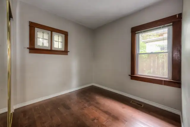 Large 2 Bedroom Apartment for Rent - Photo 8