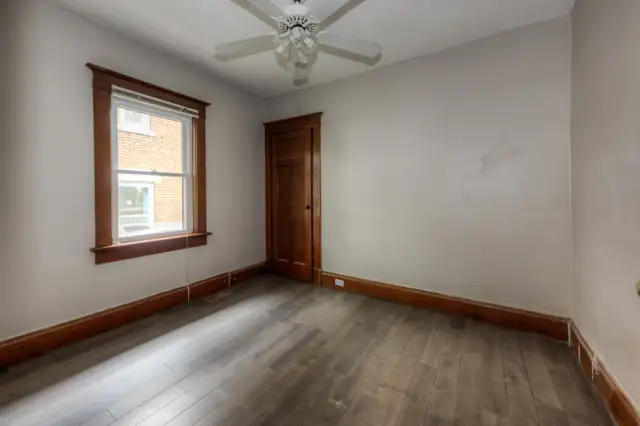 Large 2 Bedroom Apartment for Rent - Photo 9