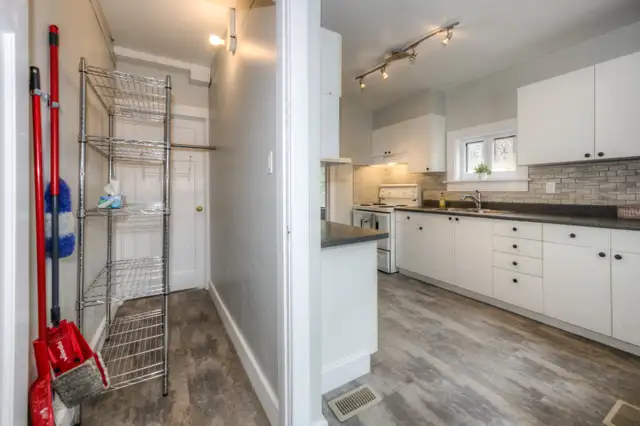 Large 2 Bedroom Apartment for Rent - Photo 14