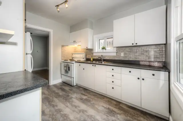 Large 2 Bedroom Apartment for Rent - Photo 15