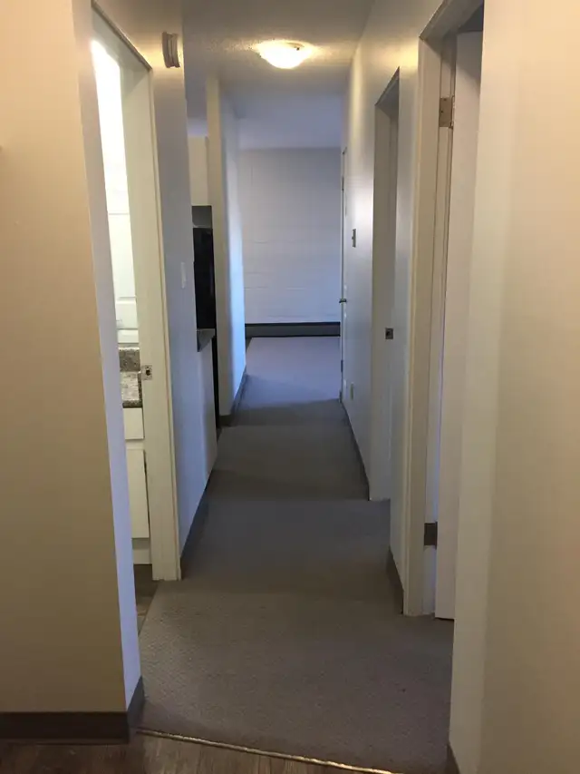 Beautiful Area with 2 Bedroom Suite in a Quiet Building - Photo 2